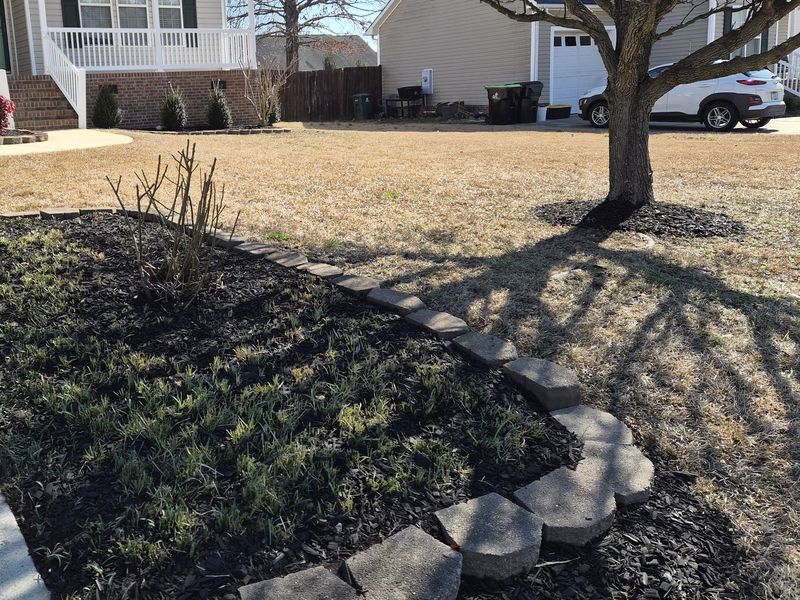Driveway bed after bed cleanup and fresh mulch by Good Life Landscapes